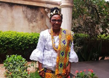 Le chef du village est une femme