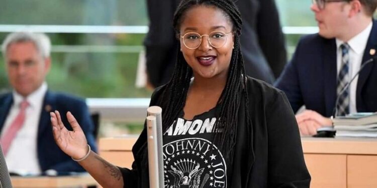 Allemagne: Aminata Touré, 30ans,  première femme noire nommée ministre en région