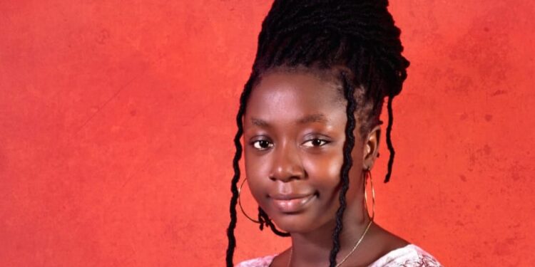 Elfried TOMSUWA, l’étudiante-écrivaine qui veut doter sa région d&rsquo;une bibliobrairie