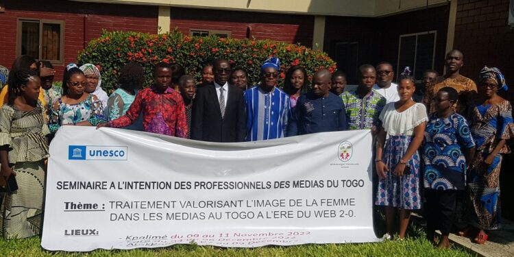 Des journalistes formés pour un traitement médiatique valorisant l’image de la femme