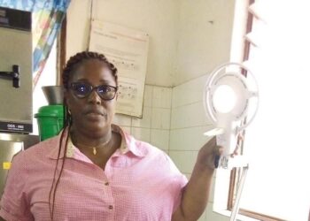 Améyo TONYIKÉ, Sage-femme : « Mes meilleurs souvenirs, ce sont ces moments où nous arrivons à réanimer des enfants en détresse respiratoire… »