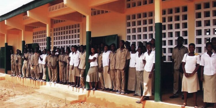 Non !  Taper sur les fesses, tripoter les seins ou peloter le postérieur d’une camarade n’est pas de l’amusement