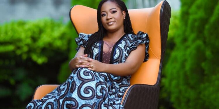 Marie-Josée Kouméalo CANDIDE JOHNSON l&rsquo;autodidacte en couture qui coud la trame de son histoire et habille tous les continents