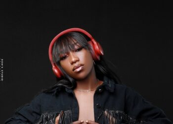 Adjetey Diane alias Dj Diponne,  la Disc Joker qui brise les stéréotypes musicaux