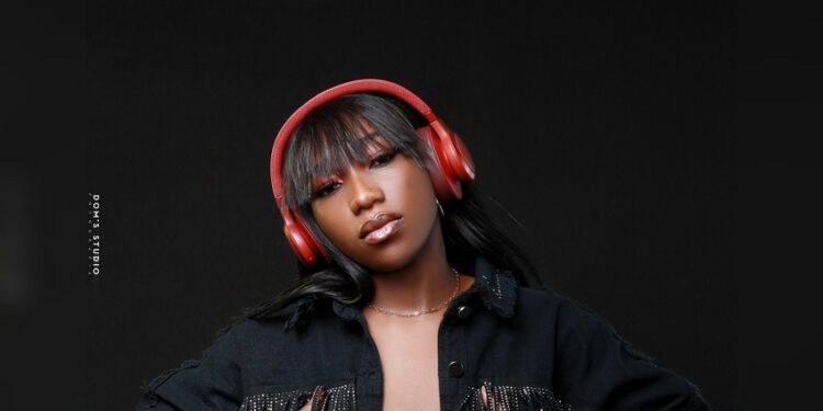 Adjetey Diane alias Dj Diponne,  la Disc Joker qui brise les stéréotypes musicaux