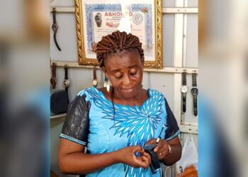 «  Pour moi, c’est une façon de faire la différence » AZAGLO Ayawa, horlogère