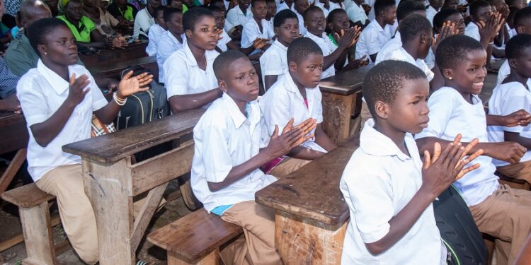 Les filles de la préfecture de Binah sensibilisées par leurs sœurs modèles de réussite