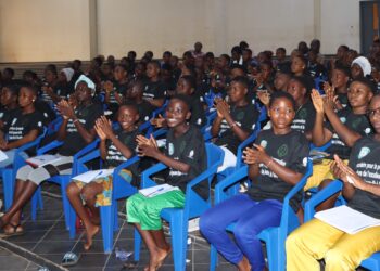 Excellence en milieu scolaire : l’ATBEF célèbre les 100 meilleures jeunes filles de la région Maritime