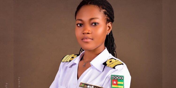 Simone Fafa KEKE, première femme capitaine de navire au Togo : « Je m’applique chaque jour pour être à la hauteur de ce galon que je porte »