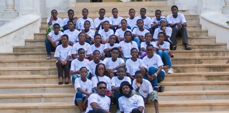 La Fondation SGMT encourage les filles à s&rsquo;intéresser aux filières scientifiques à travers un camp de sciences pour les jeunes filles