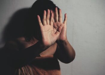 Grand Reportage : La souffrance silencieuse des femmes violentées sous le toit conjugal