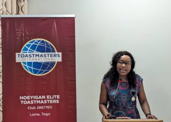 8 mars: Des clubs de femmes Toastmasters du Togo ont débattu du leadership féminin