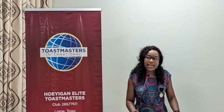 8 mars: Des clubs de femmes Toastmasters du Togo ont débattu du leadership féminin