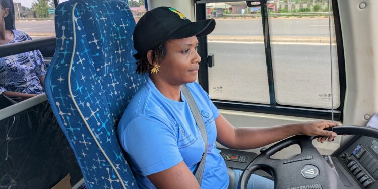 Togo : les femmes brisent les stéréotypes au volant des poids lourds