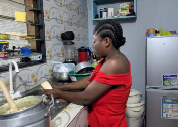 Travail Domestique Non Rémunéré : le fardeau invisible qui freine les femmes et filles