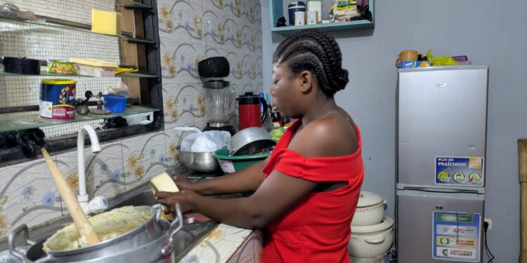 Travail Domestique Non Rémunéré : le fardeau invisible qui freine les femmes et filles
