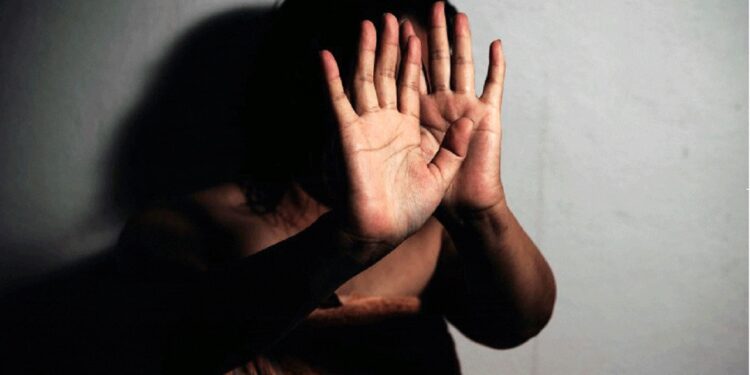 6/10 [DOSSIER] Quand la peur réduit les femmes au silence : les VBG, un frein au développement