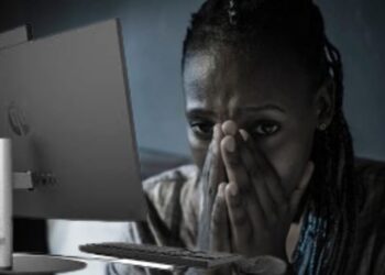 9/10 [REPORTAGE] « J’ai constamment peur de me connecter » : elles vivent l’enfer du harcèlement en ligne