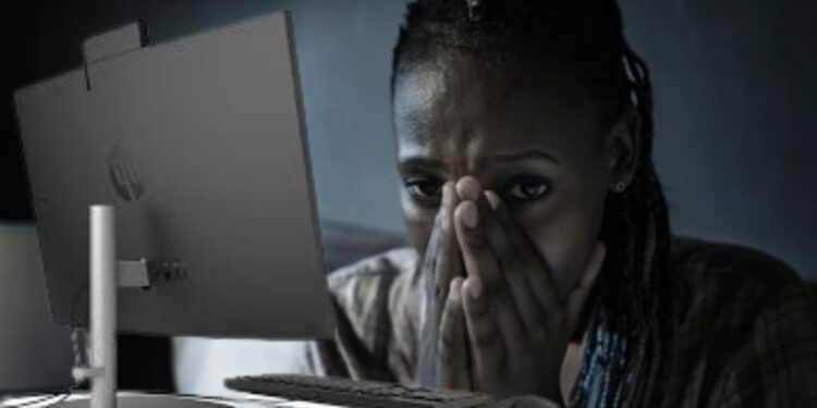 9/10 [REPORTAGE] « J’ai constamment peur de me connecter » : elles vivent l’enfer du harcèlement en ligne
